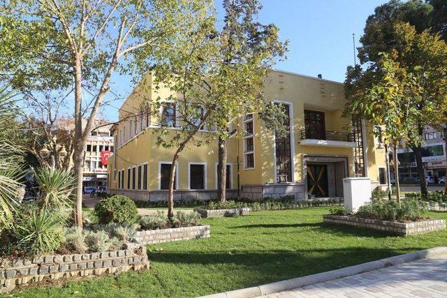 Eski Belediye Binasının Peyzaj &Ccedil;alışmaları Tamamlandı 1