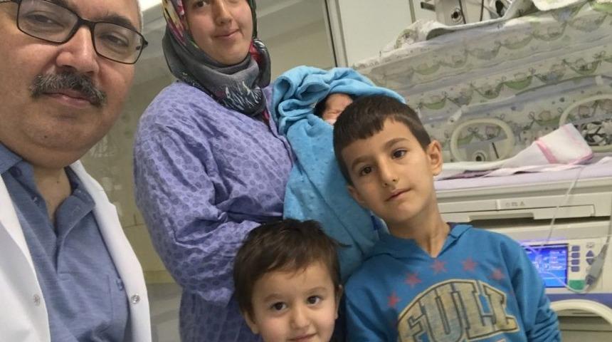 Yenidoğan Yoğun Bakım &Uuml;nitelerinde &Ccedil;ocuk Ziyaret&ccedil;i Uygulaması Başladı