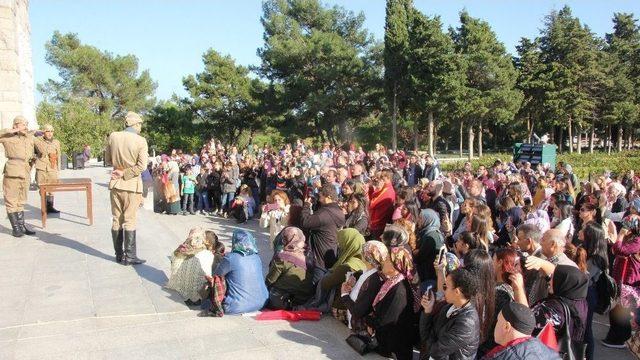 Menderes’ten 5 Bin Kadın Çanakkale’de Şehitlikleri Gezdi