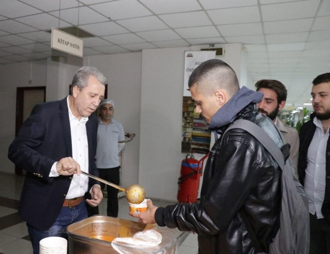 Gece Yarısı Rekt&ouml;r&uuml;n Elinden &Ccedil;orba İ&ccedil;tiler