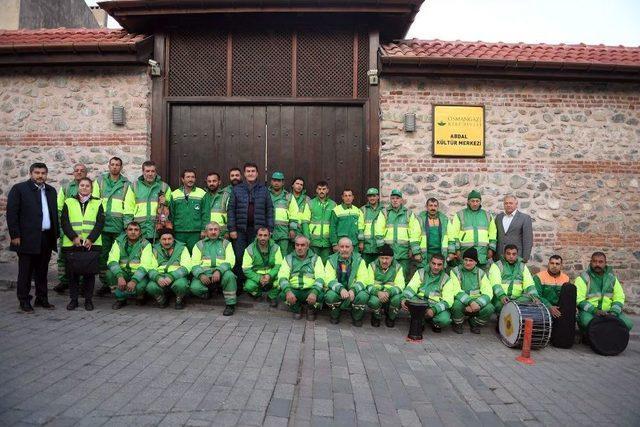 Osmangazi’de Çalgılı Türkülü Temizlik