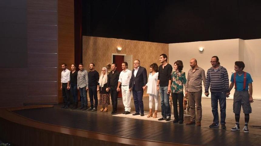 Entrikalı Dolap Komedyası B&uuml;y&uuml;k İlgi G&ouml;rd&uuml;