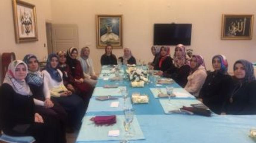 Vali Zorluoğlu&rsquo;nun Eşi, M&uuml;ft&uuml;l&uuml;k Personelini Ağırladı