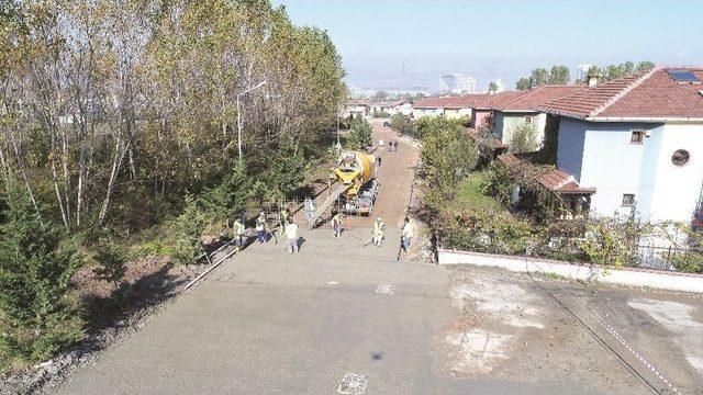 Başiskele&rsquo;de Beton Yol &Ccedil;alışmaları Devam Ediyor 1