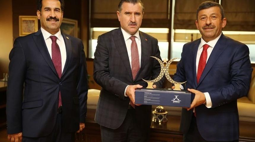 Başkan Karabacak, Bakan Bak&rsquo;ı Makamında Ziyaret Etti