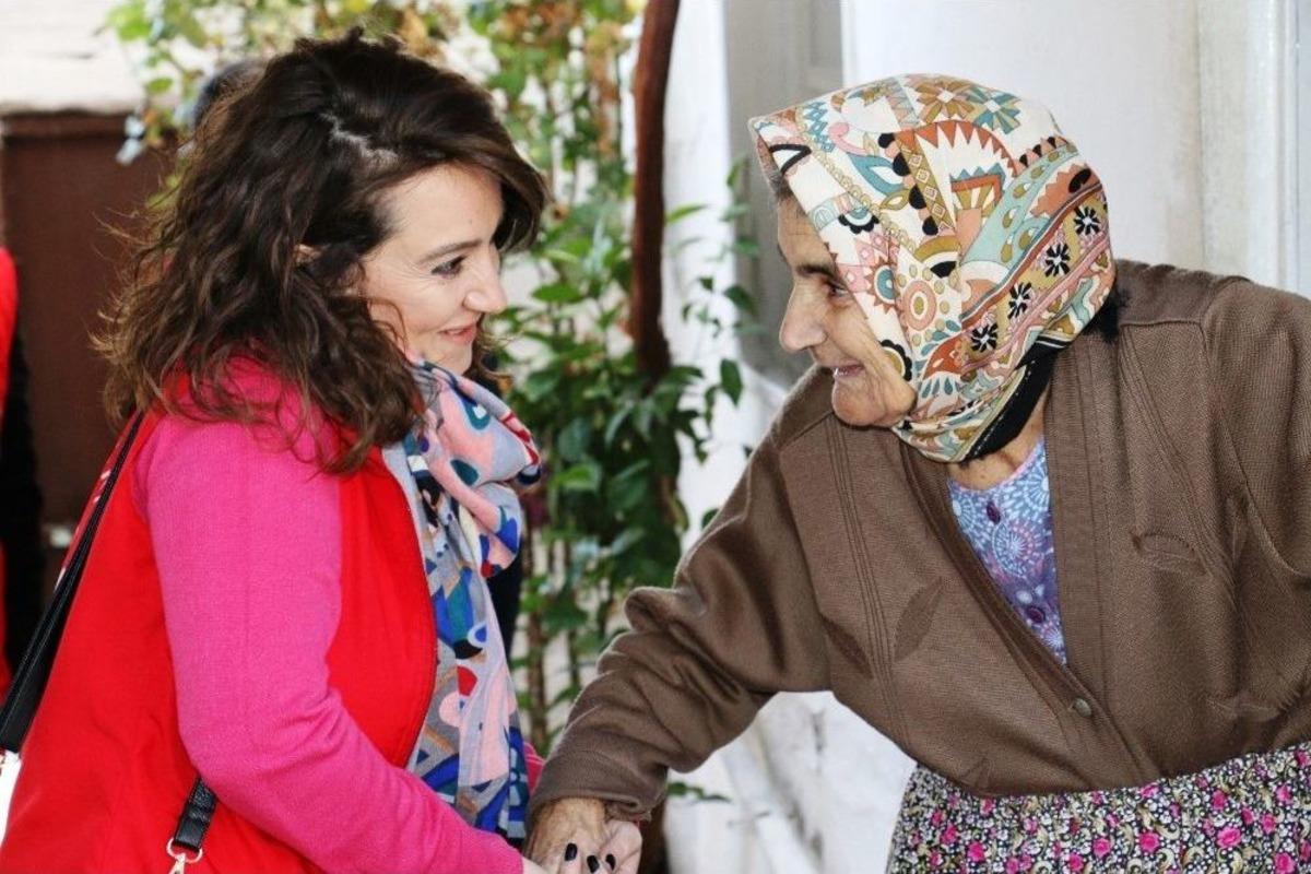 Yaşlı &Ccedil;ınarlara &lsquo;tonca Mutluluk&rsquo; G&ouml;t&uuml;r&uuml;yorlar