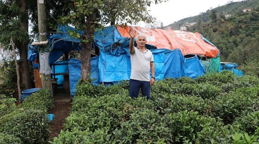 15 Yıldır Yaz Kış &Ccedil;adırda Yaşıyor