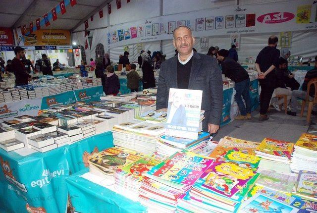 Çocuğuna Kitap Alan Anne Ve Babalara Uyarı