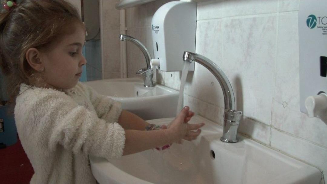 Teski Minik Elleri &Uuml;ş&uuml;tmeyecek