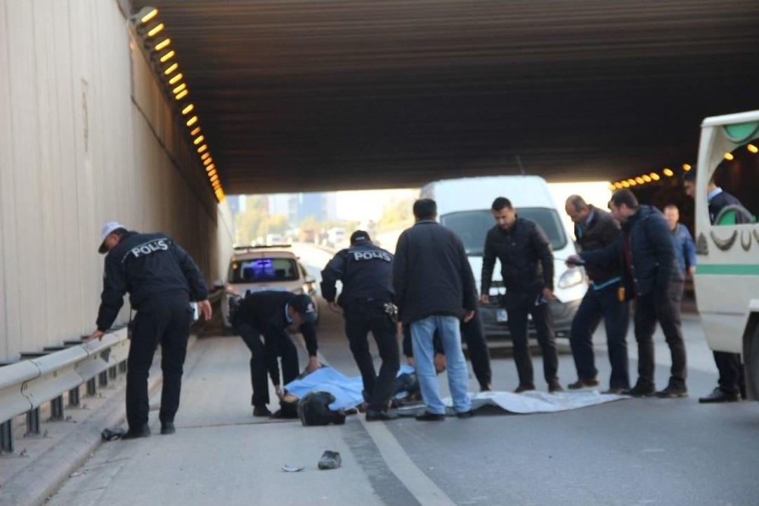 Otomobilin &Ccedil;arptığı Motosiklet S&uuml;r&uuml;c&uuml;s&uuml; Beton Mikserinin Altında Can Verdi