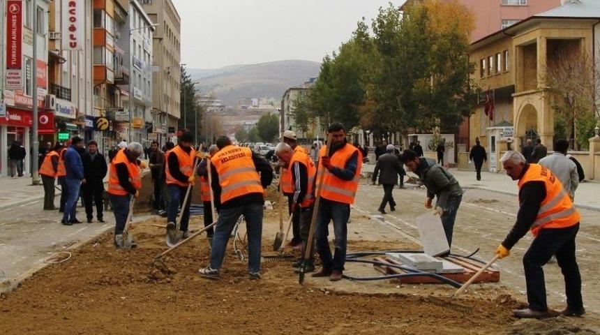 Cumhuriyet Caddesi Şekilleniyor