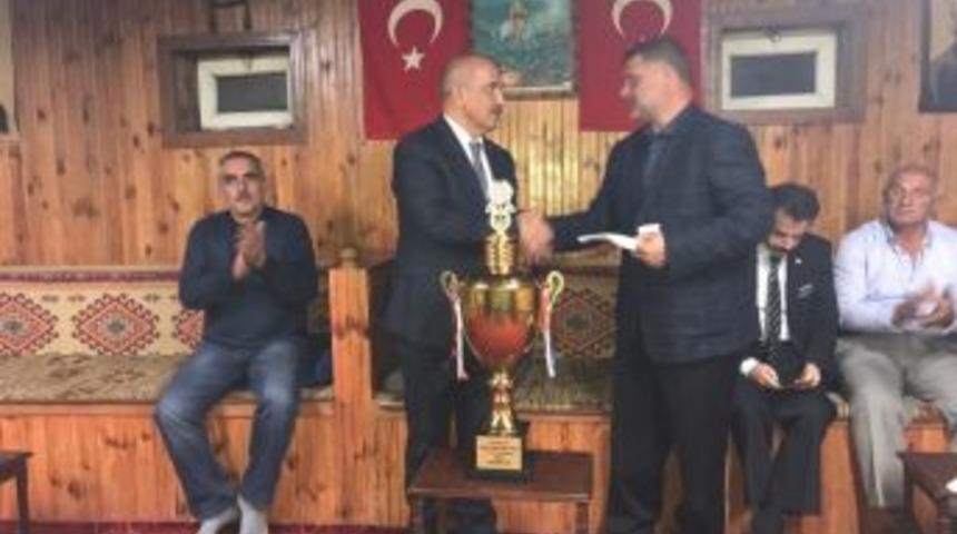 Milletvekili Ilıcalı&rsquo;dan Şampiyon Atlı Spora Arpa Desteği
