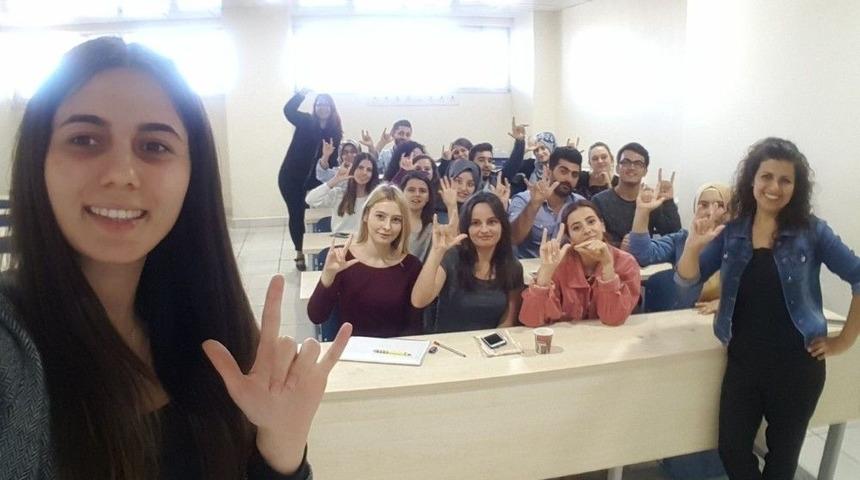 Burhaniye&rsquo;de İşaret Dili Kursu A&ccedil;ıldı