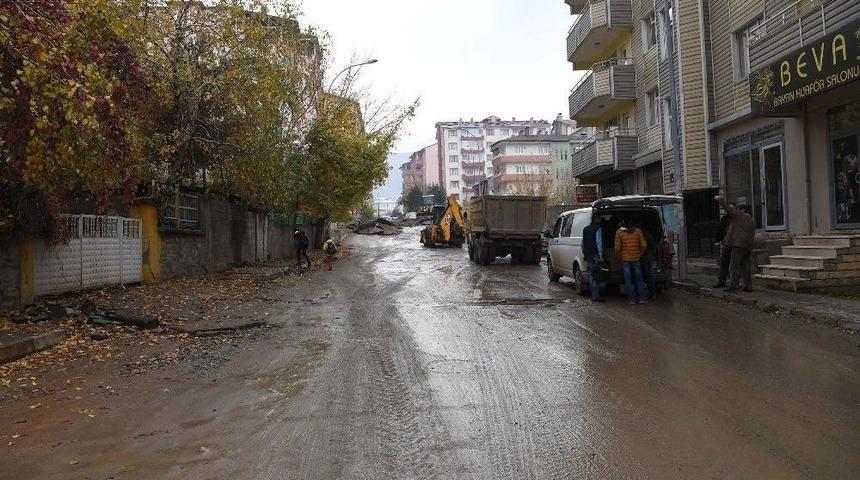 Muş&rsquo;ta Asfalt &Ccedil;alışmaları Devam Ediyor