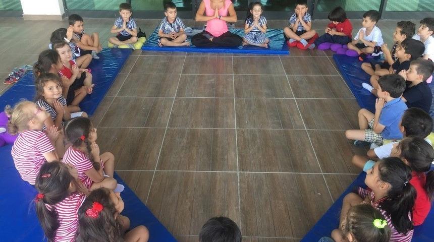 &Ccedil;ocuklar Yoga İle Zihinsel Ve Ruhsal Y&ouml;nden Gelişiyor
