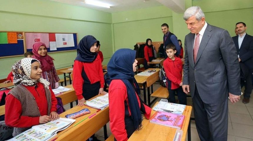 Başkan Karaosmanoğlu, Başiskele&rsquo;deki Okulları Ziyaret Etti