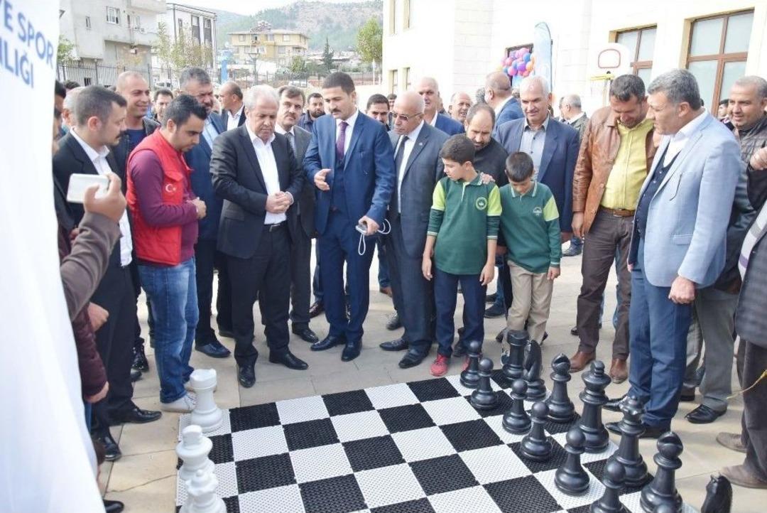 Gen&ccedil;lik Merkezi Dualarla A&ccedil;ıldı