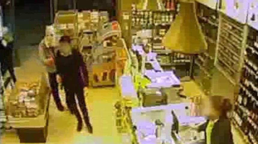 &Uuml;mraniye&rsquo;de Polisin Yaralandığı Silahlı Soygun Anı Kamerada