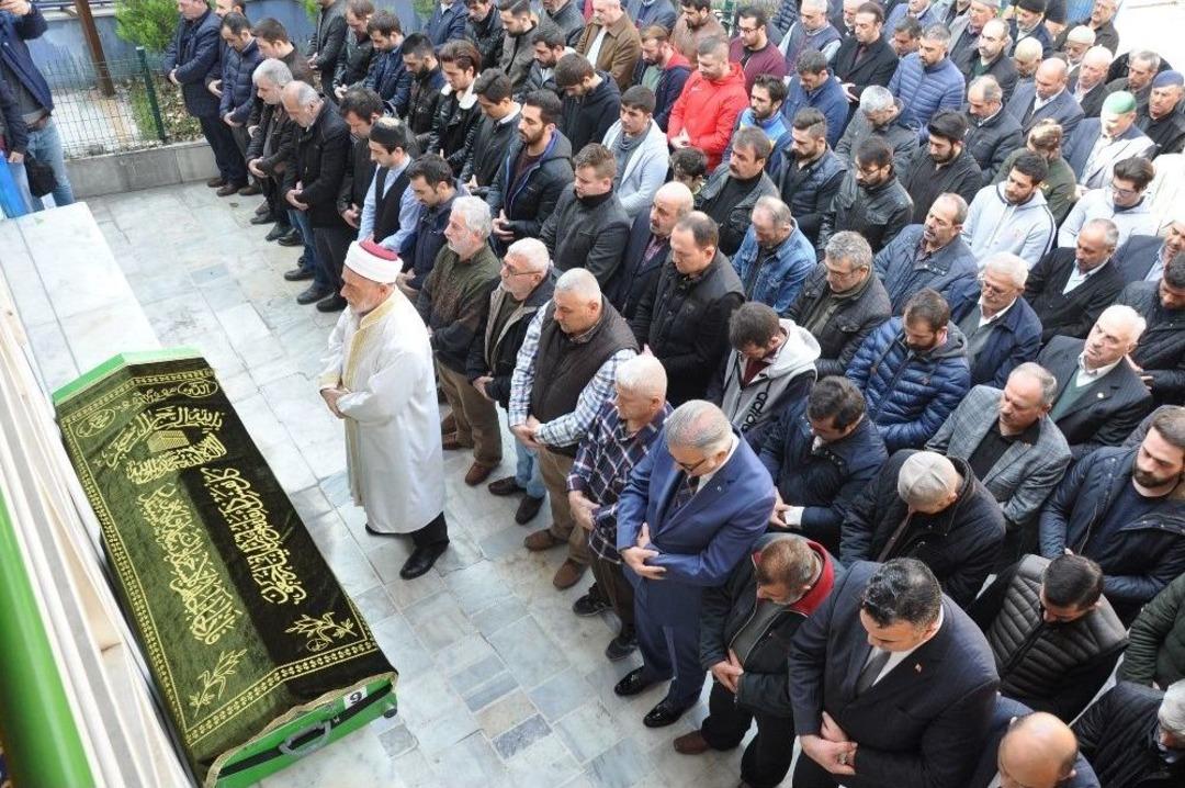 Batan Gemide Cesedine Ulaşılan İneg&ouml;ll&uuml; Usta Gemici Toprağa Verildi