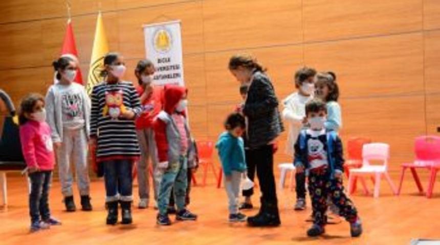 D&uuml;&rsquo;de L&ouml;semi &Ccedil;ocuklara Moral Etkinliği