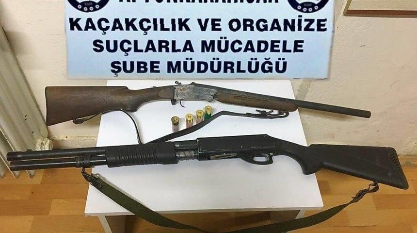 Polisten Ka&ccedil;ak İ&ccedil;ki Baskını