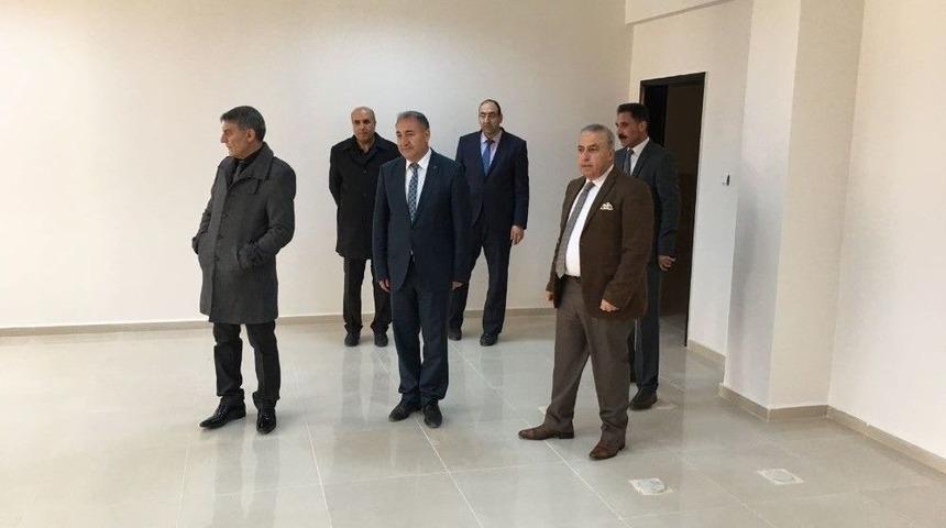 Kaymakam &Ouml;zkan, İnşaatı Tamamlanan Okulda İncelemelerde Bulundu