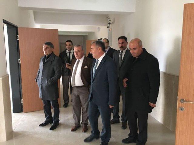 Kaymakam &Ouml;zkan, İnşaatı Tamamlanan Okulda İncelemelerde Bulundu 2