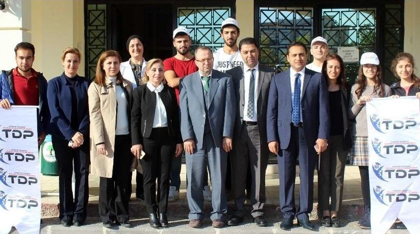 &Uuml;niversite &Ouml;ğrencileri Okumaya Yazma Bilmeyen Kadınlara &Ouml;ğretmenlik Yapacak