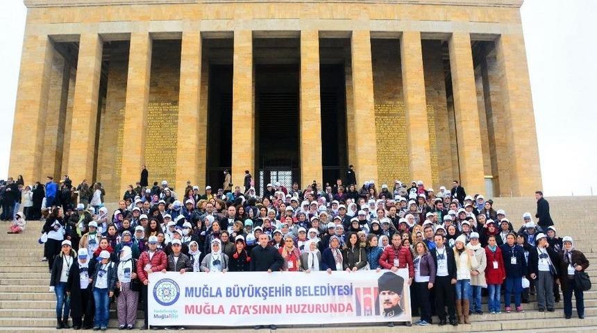 Muğlalı Kadınlar Ata&rsquo;sının Huzurunda