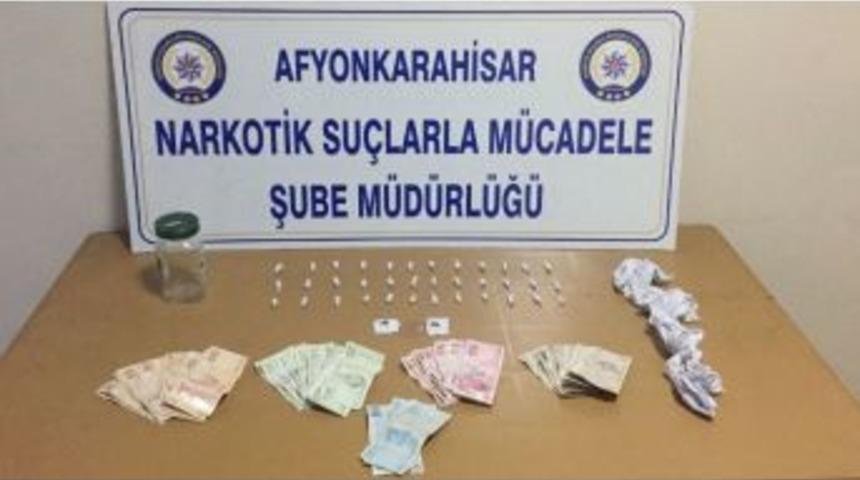 Zehir Tacirleri Bonzai Ve Uyuşturucu Parasıyla Yakalandı