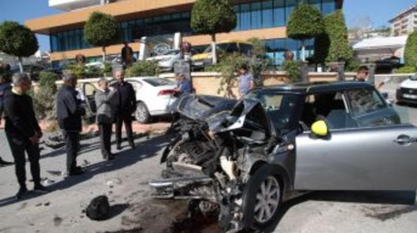 Otomobiller &Ccedil;arpıştı: 1 Yaralı