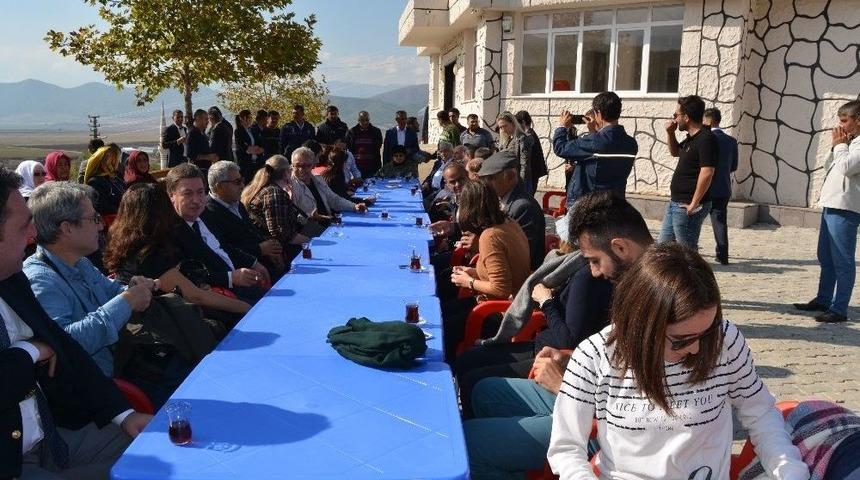 Yerli Ve Yabancı Arkeologların Taş Ocağı Ve At&ouml;lyede Tarihi Yolculuğu