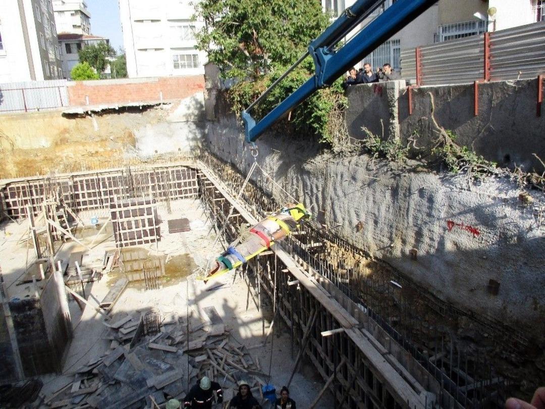 Kadık&ouml;y&rsquo;de Beton Aktarma Mikserinin Pompası Patladı: 2 Yaralı