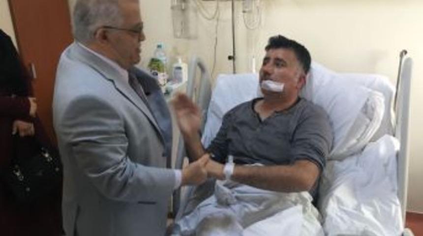 Vali Şent&uuml;rk, Darp Edilen 1969 Kırşehirspor İkinci Başkanını Hastanede Ziyaret Etti