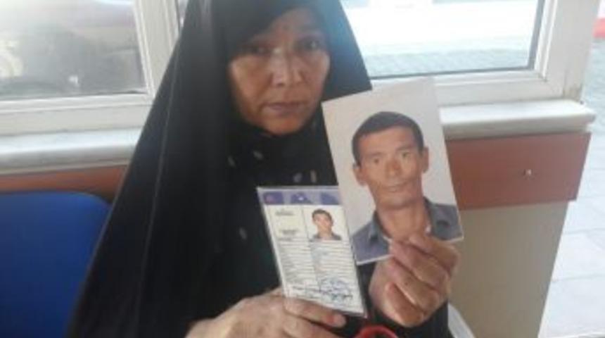 Afgan Kadın,kaybolan Oğlunu Arıyor