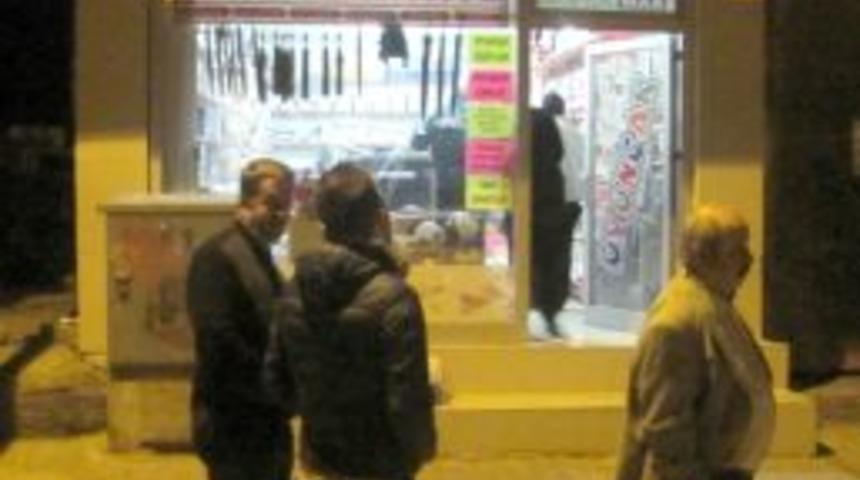 İş Yeri Hırsızlarına Su&ccedil;&uuml;st&uuml;