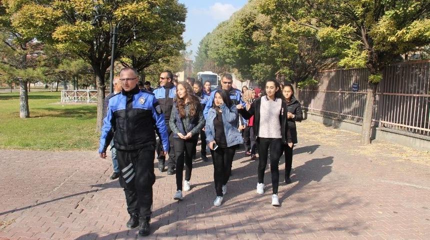 Kayseri Polisi Yaşlıları Sevindirdi