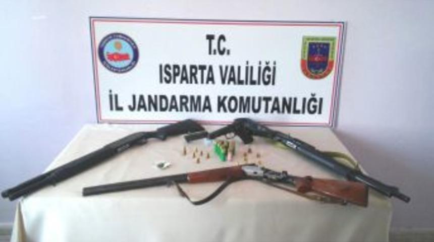 Isparta&rsquo;da Silah Ka&ccedil;ak&ccedil;ılığı Ve Uyuşturucu Operasyonu