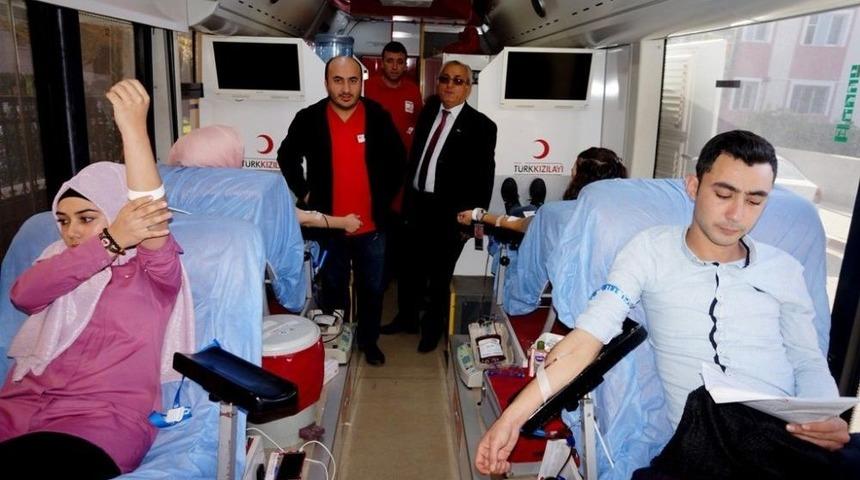 Sarıg&ouml;l&rsquo;de &Uuml;niversite &Ouml;ğrencilerinden Kan Bağışı