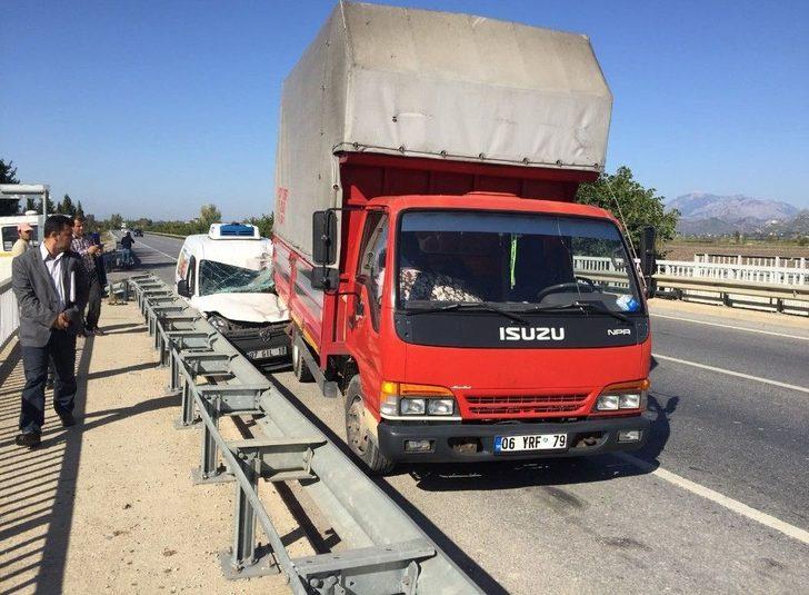 Park Halindeki Kamyona Arkadan Çarptı, Ölümden Döndü G3