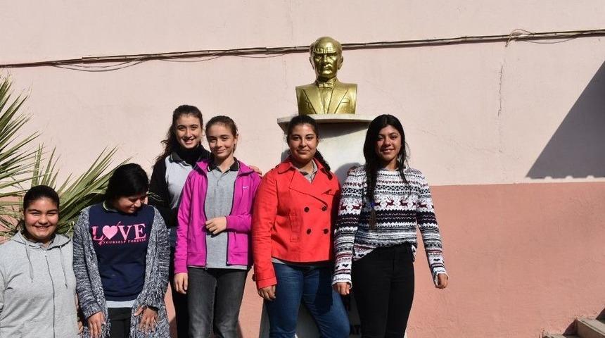 Okulun Atat&uuml;rk B&uuml;st&uuml; Yardım Sevenler Derneği&rsquo;nden