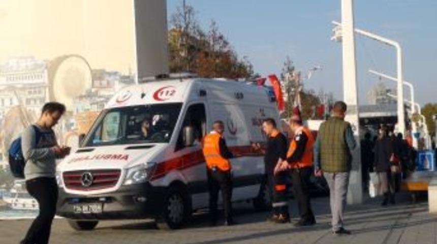 Taksim Metrosunda Yürüyen Merdivenden Düşen Kadın Ezilme Tehlikesi Geçirdi