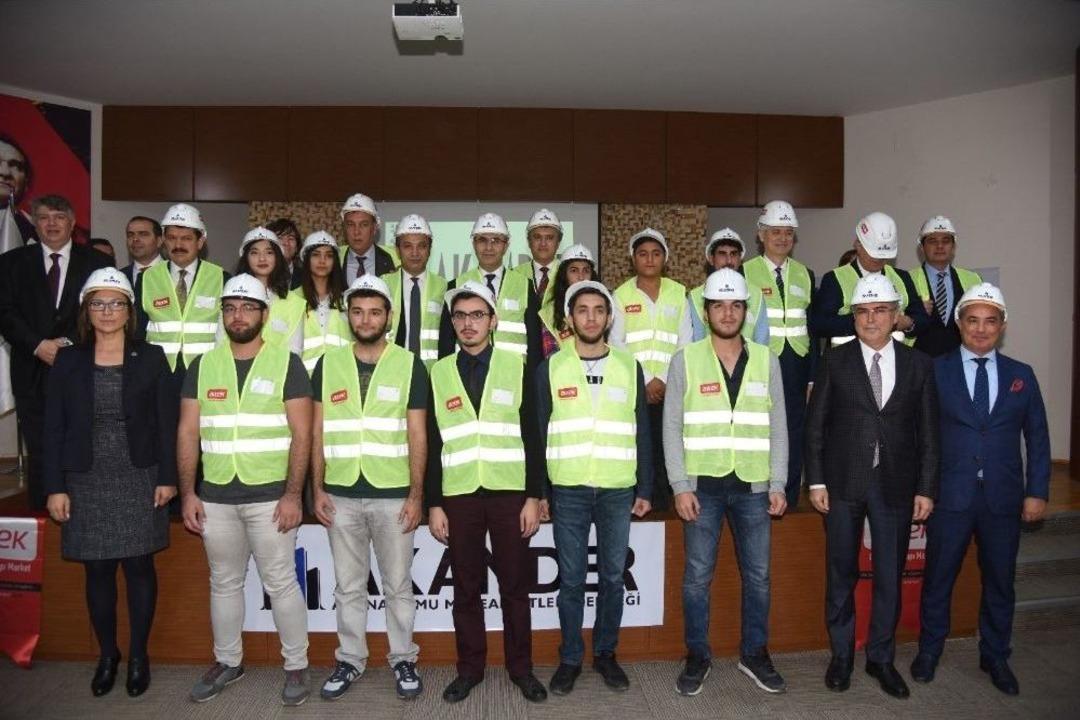 Mimarlık Ve İnşaat M&uuml;hendisliği &Ouml;ğrencilerine Baret Ve Yelek