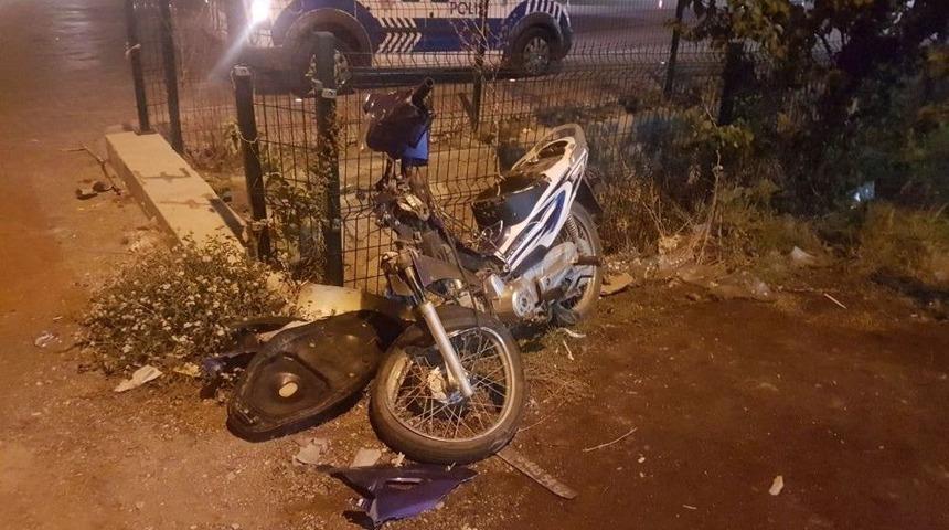 Kula&rsquo;da Motosiklet Otomobile &Ccedil;arptı: 1 Yaralı