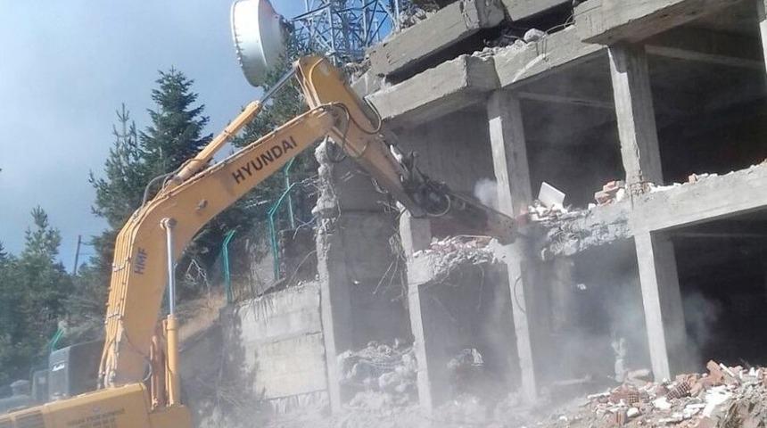 Ilgaz Dağı&rsquo;ndaki Ruhsatsız Bina Yıkıldı