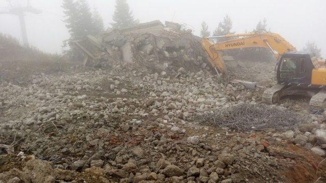 Ilgaz Dağı’ndaki Ruhsatsız Bina Yıkıldı