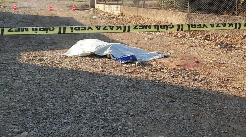 Kamyonun &Ccedil;arptığı İki Kardeş Hayatını Kaybetti