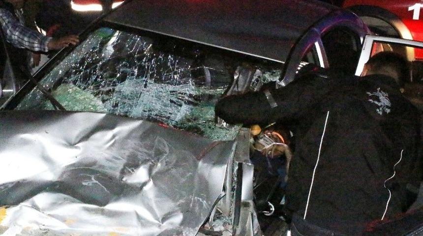 Otomobil Akaryakıt Tankeri İle Çarpıştı: 1 Yaralı