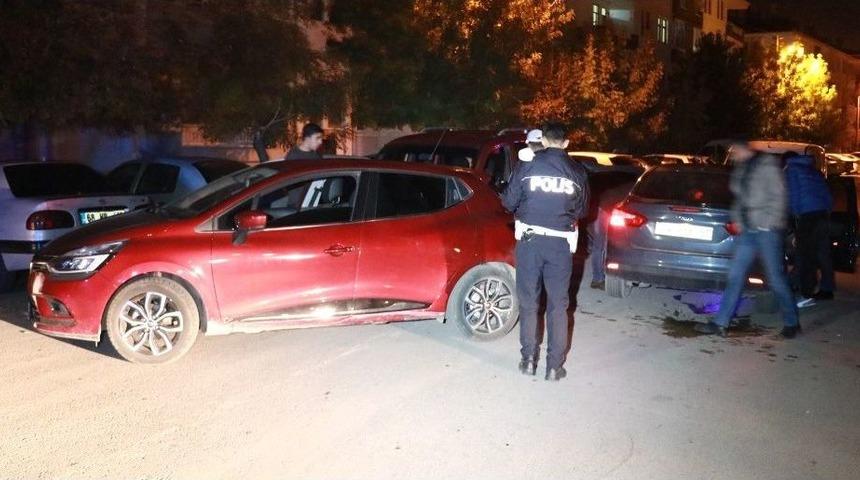 Alkoll&uuml; S&uuml;r&uuml;c&uuml; Polis Aracına &Ccedil;arptı