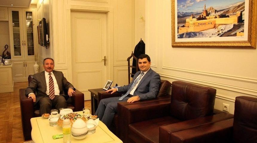 Eleşkirt Kaymakamı Sarı, Rekt&ouml;r Karabulut&rsquo;u&rsquo; Ziyaret Etti